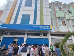 Dugaan Penggelapan Motor Milik Nasabah, Lembaga KPKM SULTRA Segel Kantor BFI FINANCE Kendari