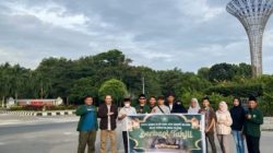 Mahasiswa IAI Rawa Aopa Berbagi Takjil di Bundaran Konawe Selatan